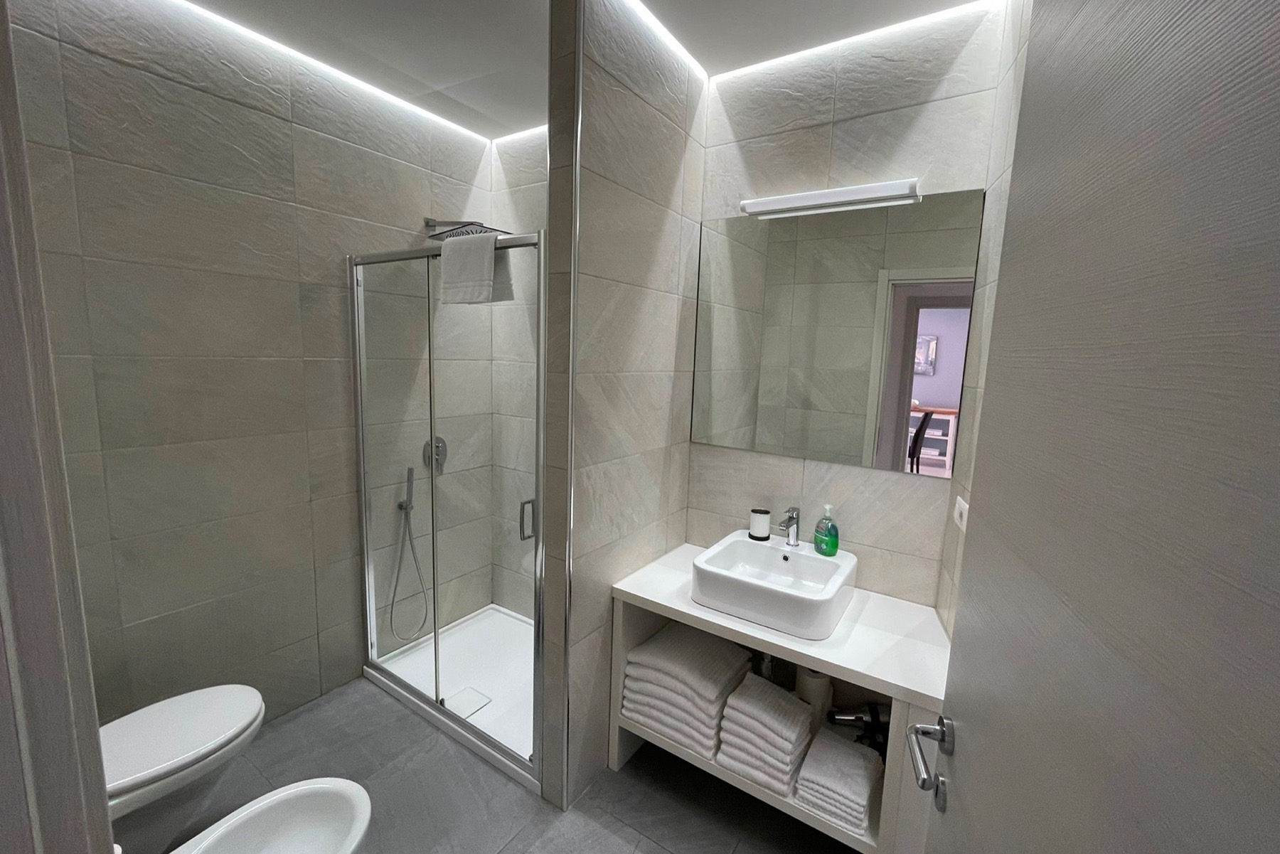 Equipped Bathroom Apartment Standard Stresa