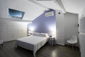 Double Bed Attic Room Apartment Stresa Lavanda