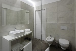 Bathroom Holiday Apartment Deluxe Le Primule Stresa
